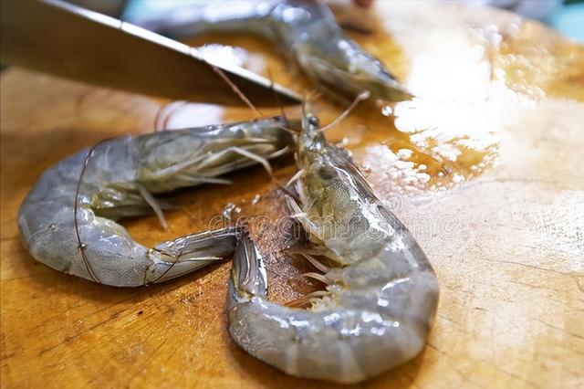 大虾怎么煮好吃又简单的做法（冷水煮大虾的正确方法）  小刀娱乐网  第3张
